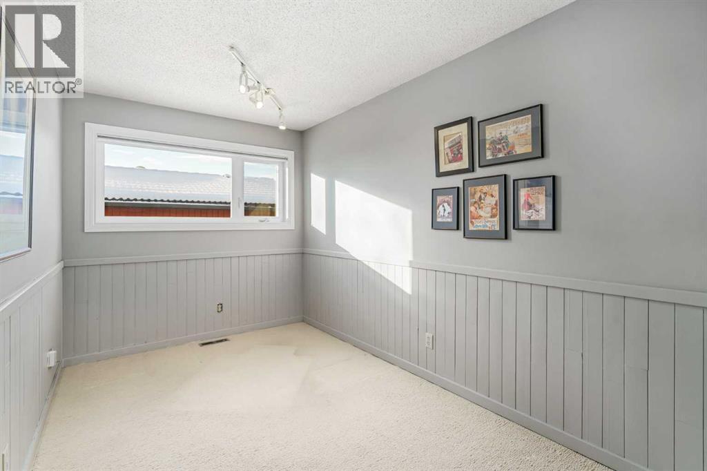 Single Family House for Sale in  Edgemont Place NW Edgemont Calgary 