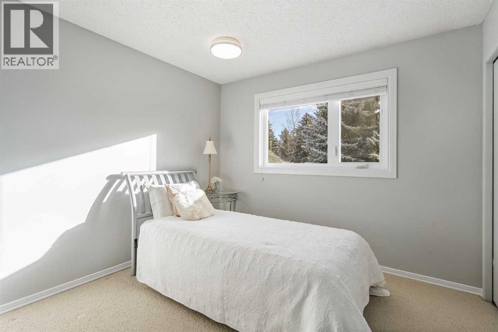 Single Family House for Sale in  Edgemont Place NW Edgemont Calgary 