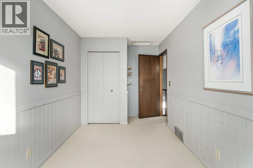 Single Family House for Sale in  Edgemont Place NW Edgemont Calgary 