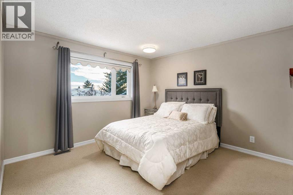 Single Family House for Sale in  Edgemont Place NW Edgemont Calgary 