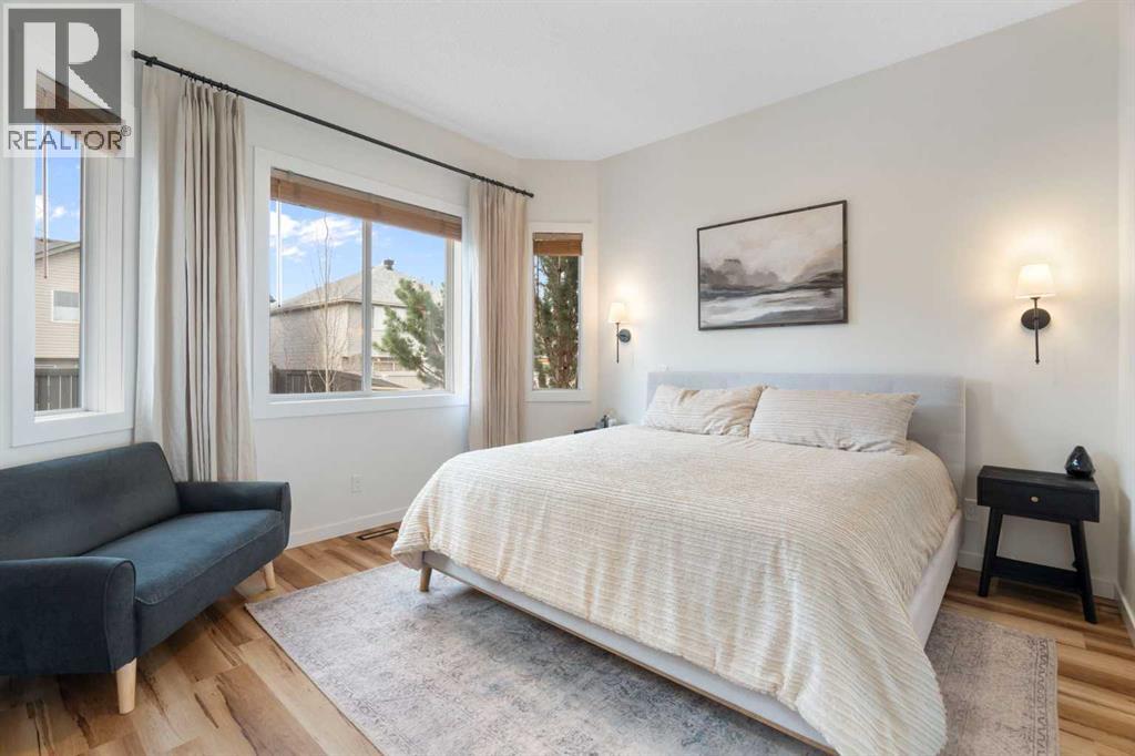 Single Family House Bi-level for Sale in  Somerglen Way SW Somerset Calgary 