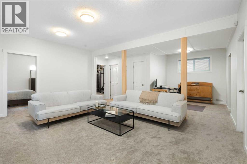 Single Family House Bi-level for Sale in  Somerglen Way SW Somerset Calgary 