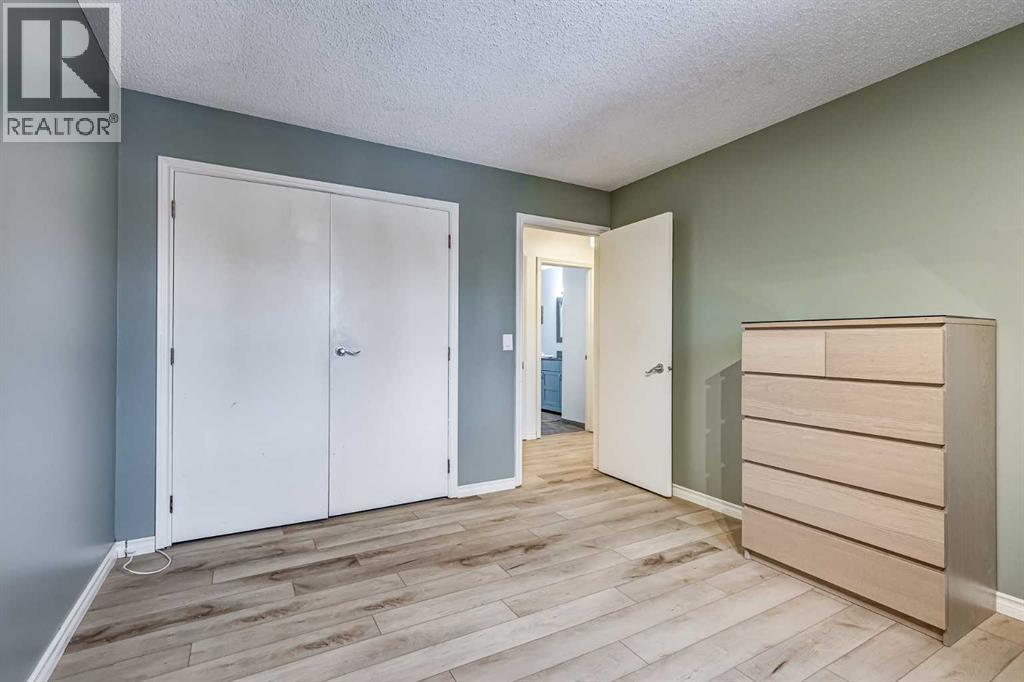 Single Family House 5 Level for Sale in  Edgemont Road NW Edgemont Calgary 