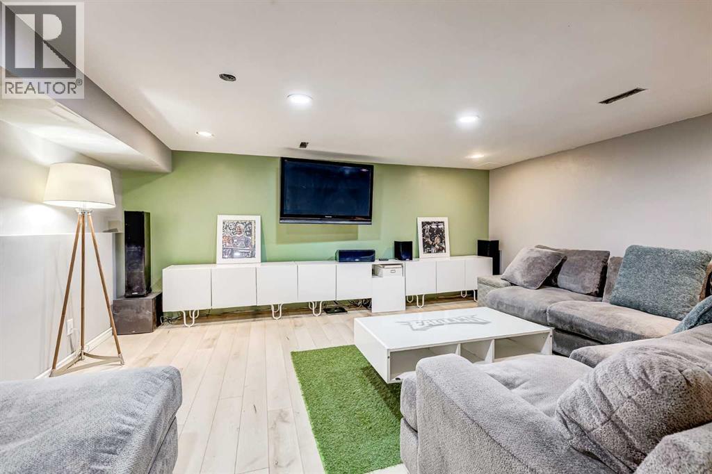 Single Family House 5 Level for Sale in  Edgemont Road NW Edgemont Calgary 