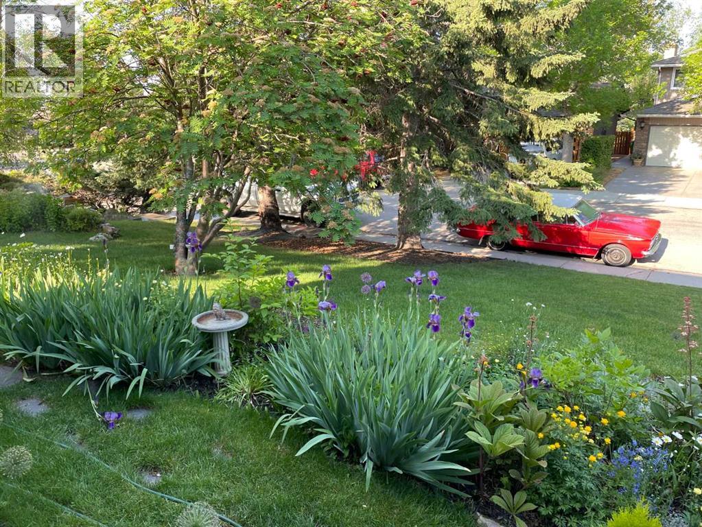 Single Family House 5 Level for Sale in  Edgemont Road NW Edgemont Calgary 