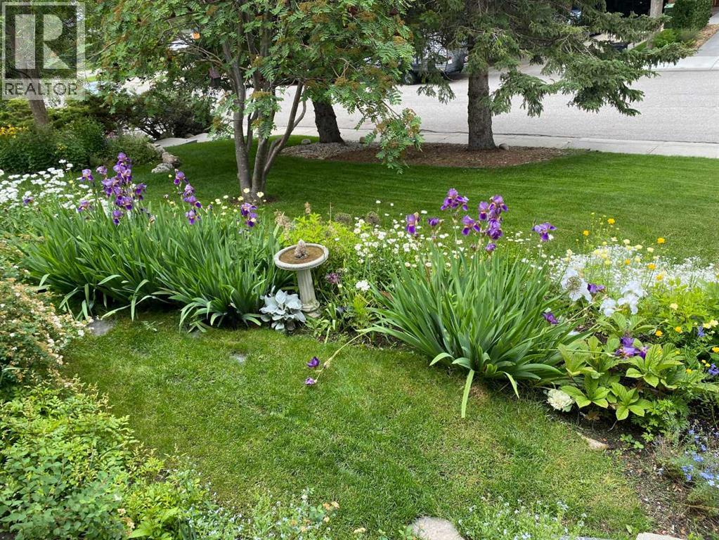 Single Family House 5 Level for Sale in  Edgemont Road NW Edgemont Calgary 