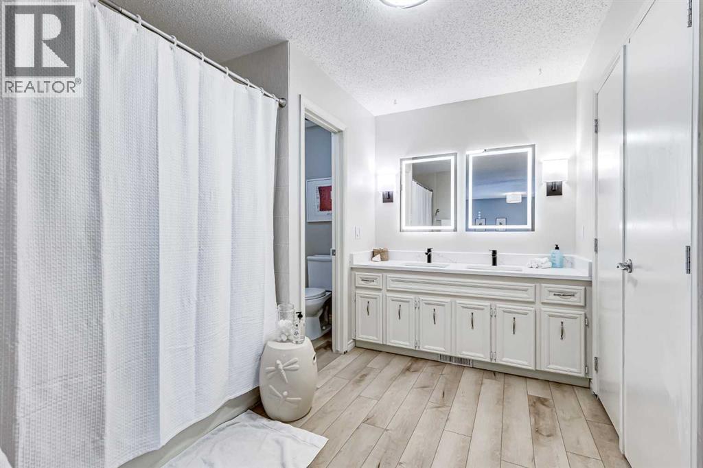 Single Family House 5 Level for Sale in  Edgemont Road NW Edgemont Calgary 