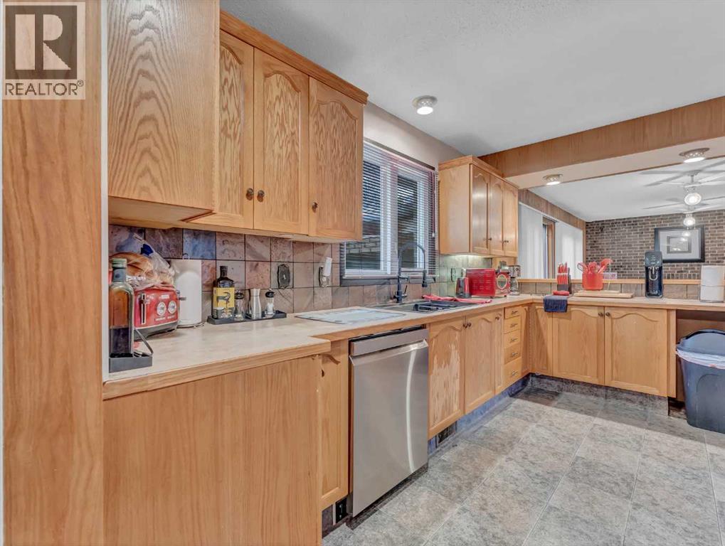 Single Family House Bungalow for Sale in  Upland Drive SE Connaught Medicine Hat 