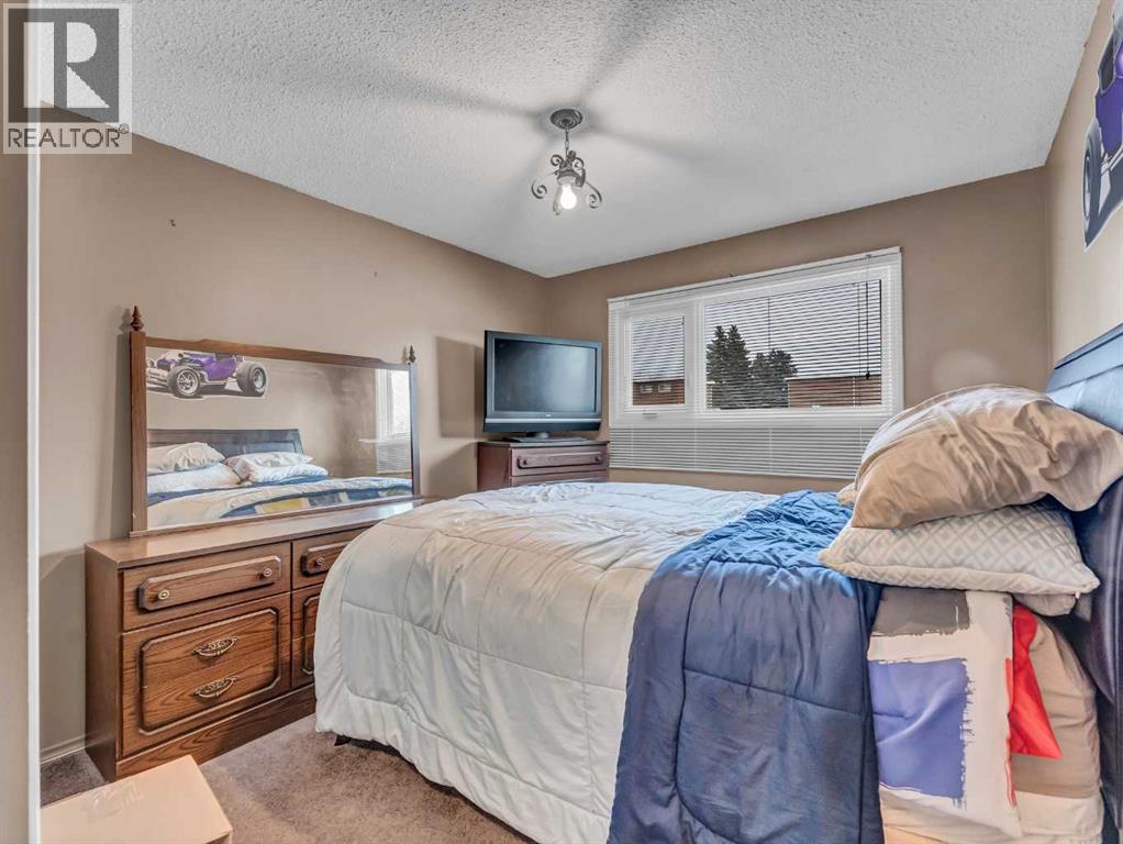 Single Family House Bungalow for Sale in  Upland Drive SE Connaught Medicine Hat 