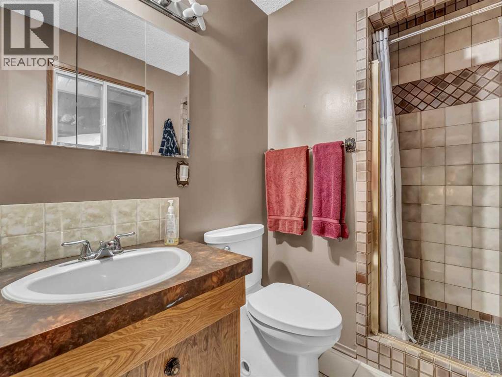 Single Family House Bungalow for Sale in  Upland Drive SE Connaught Medicine Hat 