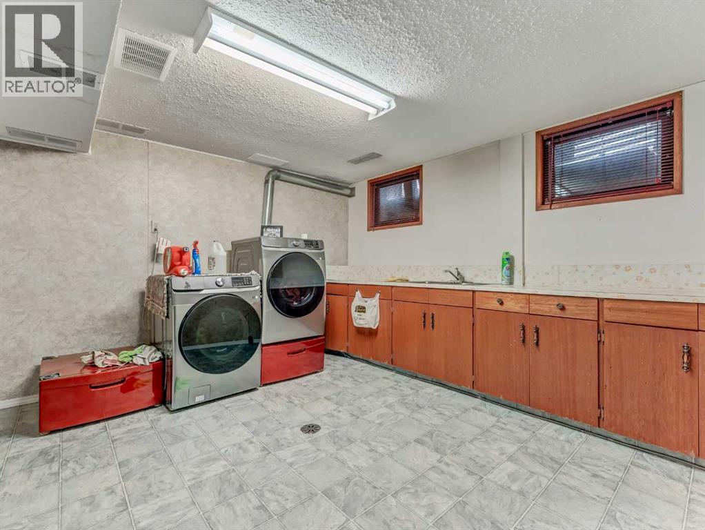 Single Family House Bungalow for Sale in  Upland Drive SE Connaught Medicine Hat 