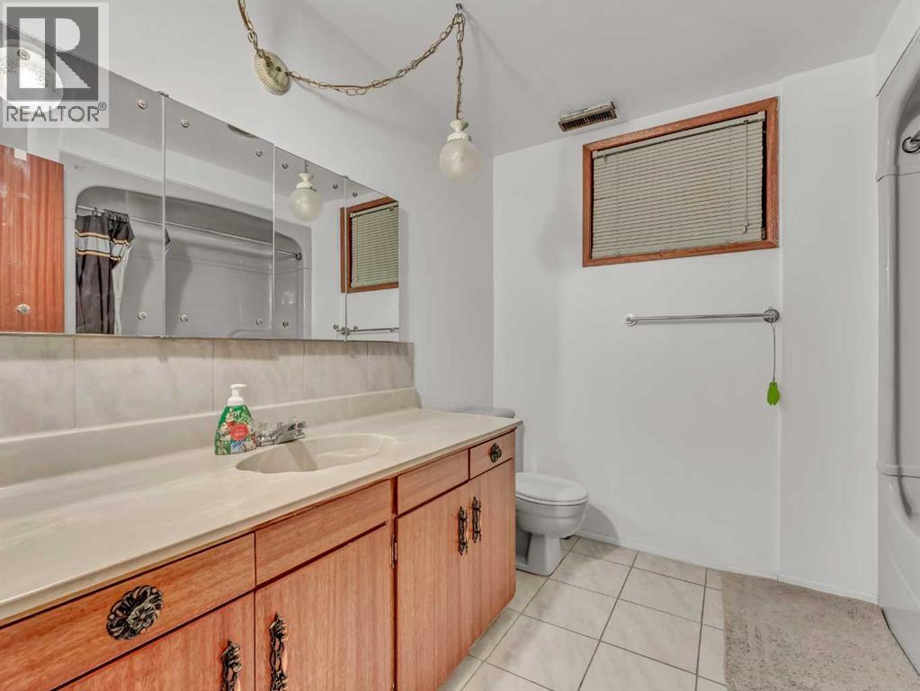 Single Family House Bungalow for Sale in  Upland Drive SE Connaught Medicine Hat 