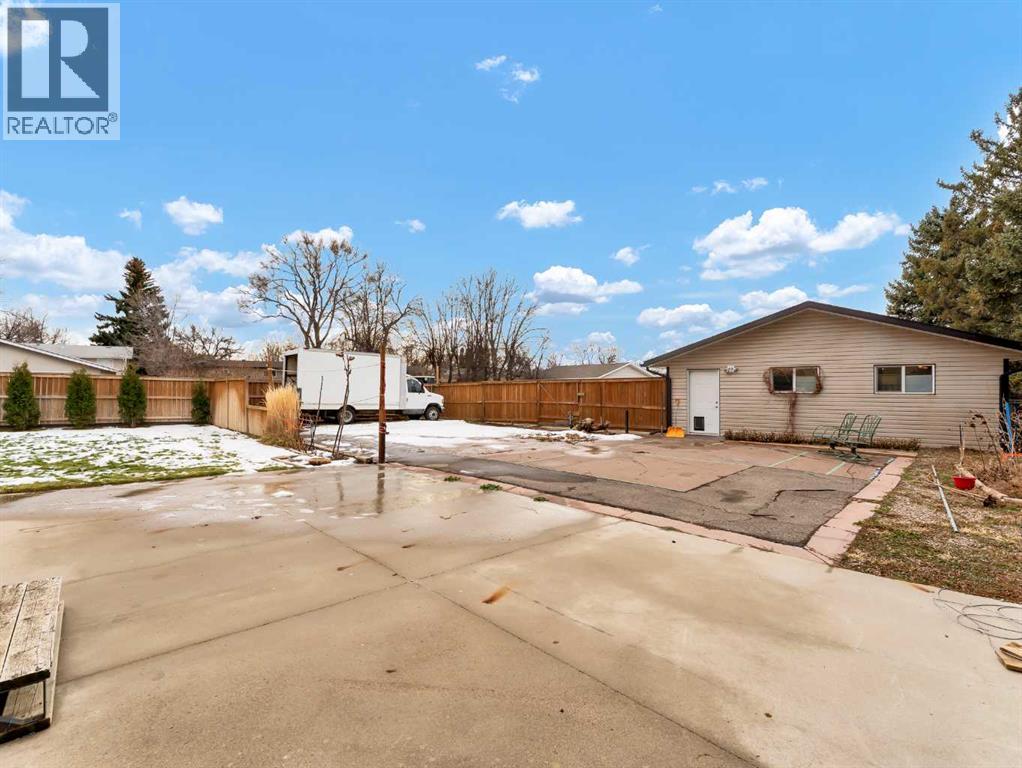 Single Family House Bungalow for Sale in  Upland Drive SE Connaught Medicine Hat 