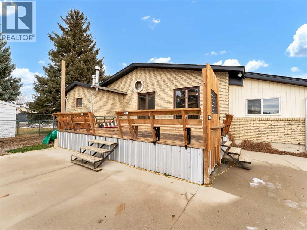 Single Family House Bungalow for Sale in  Upland Drive SE Connaught Medicine Hat 