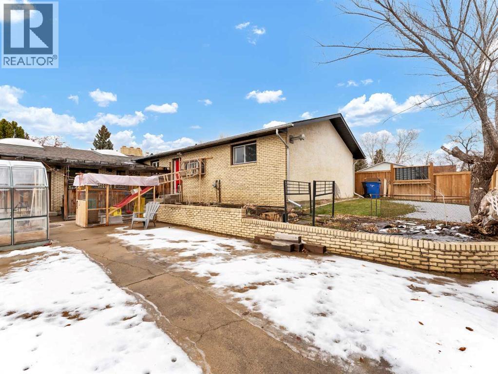 Single Family House Bungalow for Sale in  Upland Drive SE Connaught Medicine Hat 