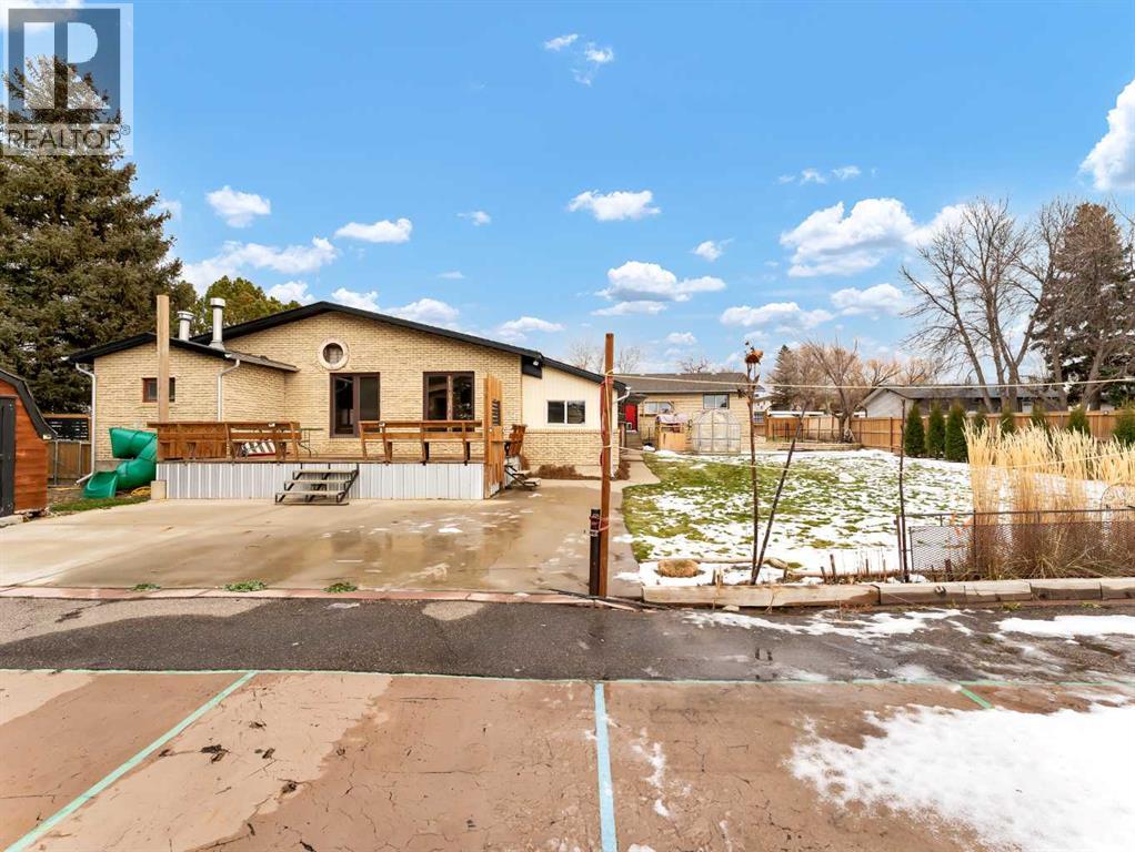 Single Family House Bungalow for Sale in  Upland Drive SE Connaught Medicine Hat 