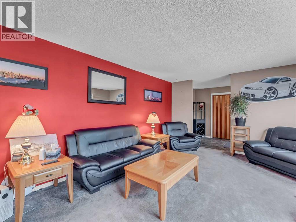 Single Family House Bungalow for Sale in  Upland Drive SE Connaught Medicine Hat 