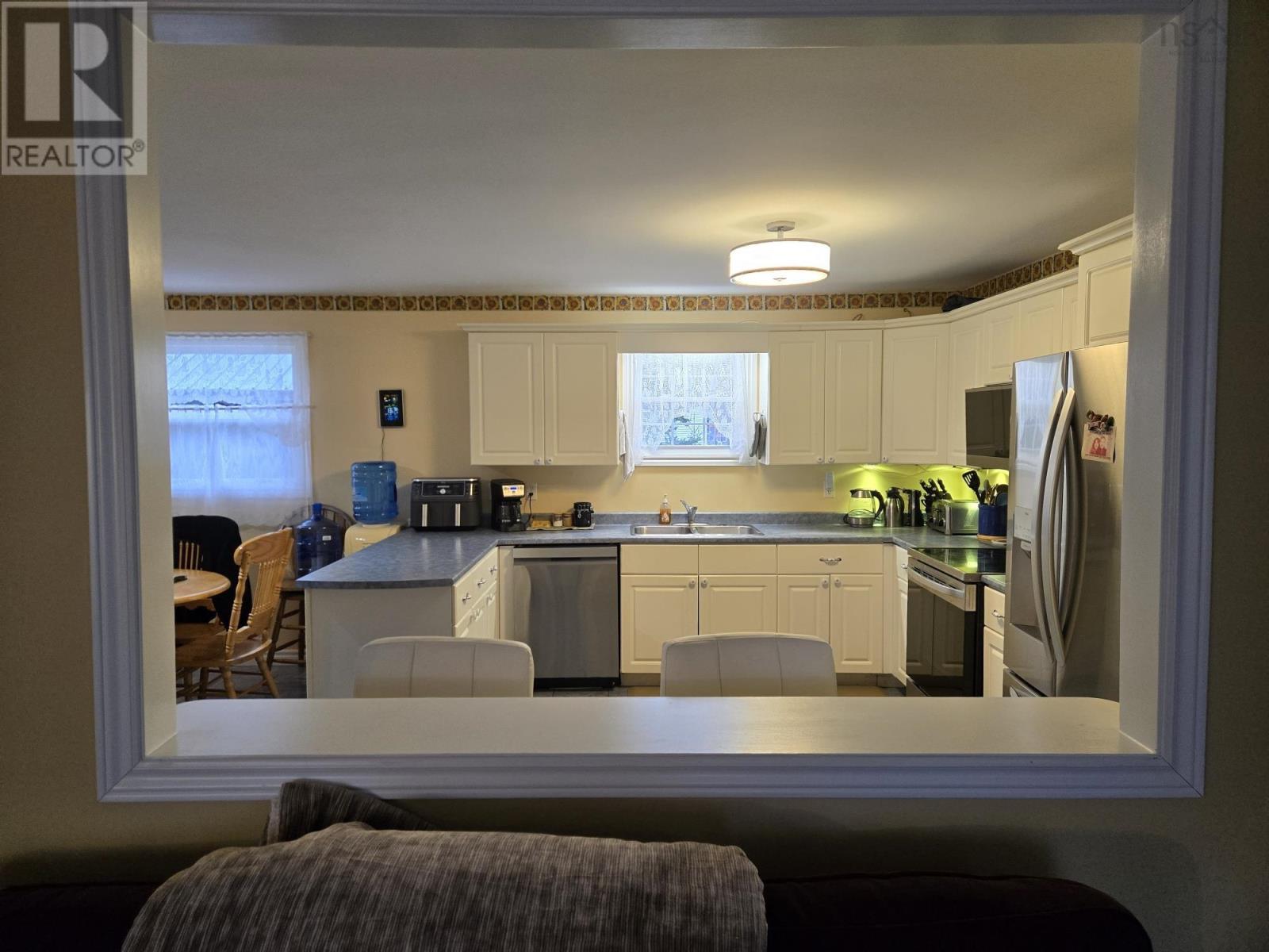 Property 26 of 30 of 49 Second Court