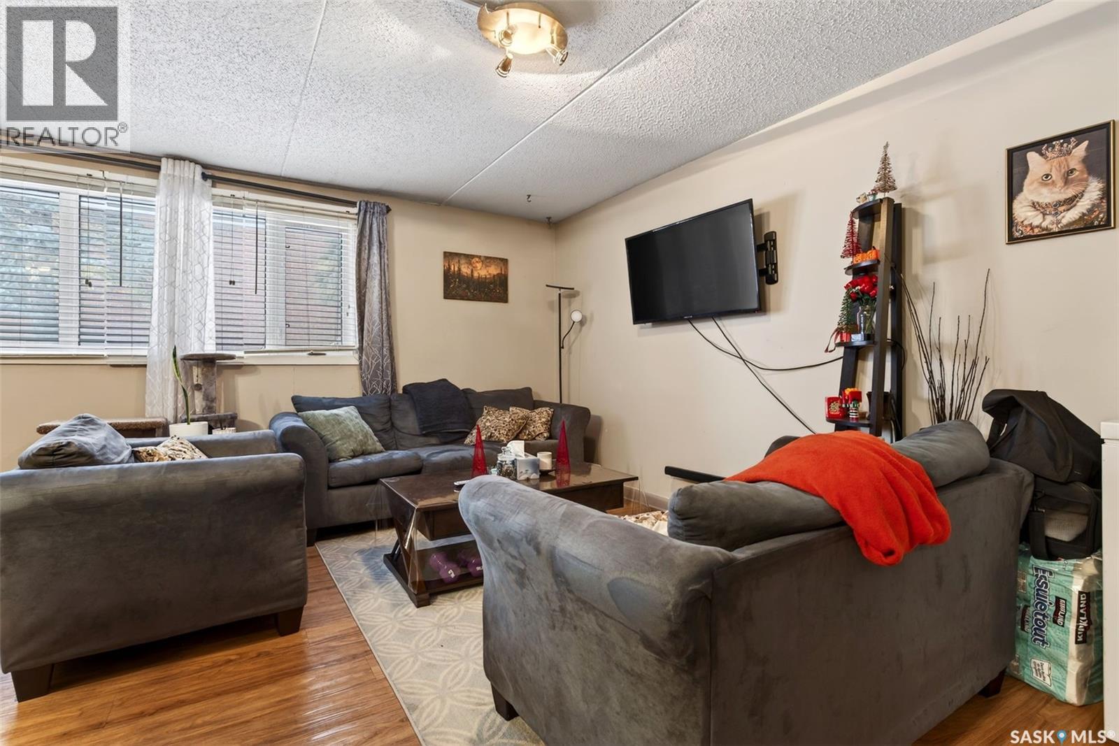 11 23 Centennial STREET - Photo 4 of 21, Regina, Saskatchewan