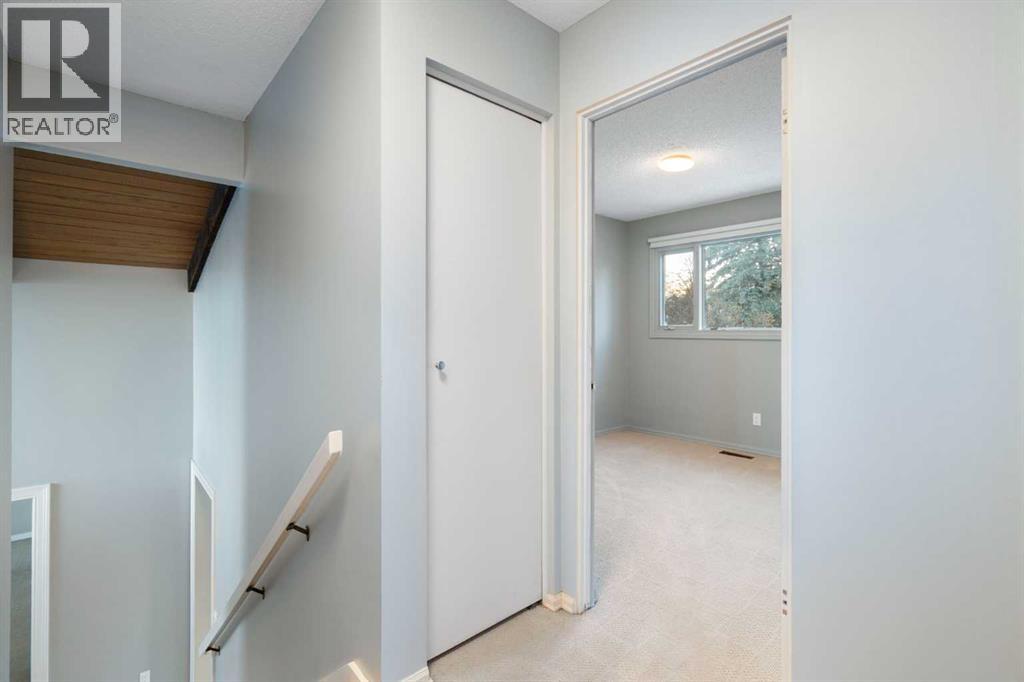 Single Family House for Sale in  Acadia Drive SE Lake Bonavista Calgary 