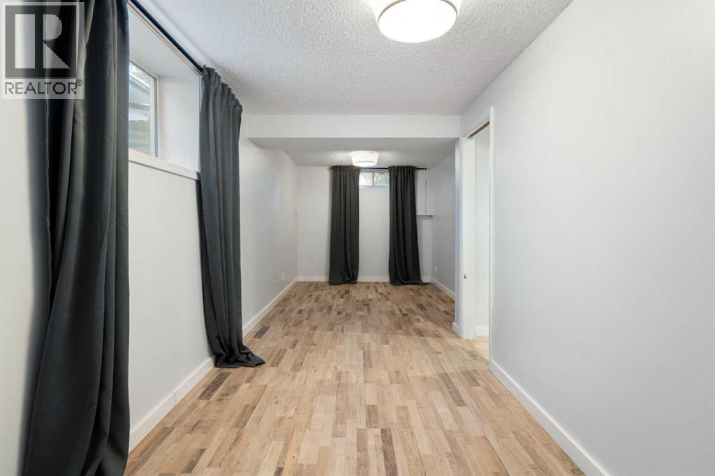 Single Family House for Sale in  Acadia Drive SE Lake Bonavista Calgary 