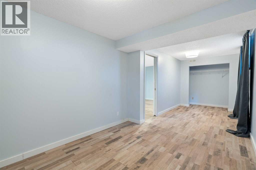 Single Family House for Sale in  Acadia Drive SE Lake Bonavista Calgary 