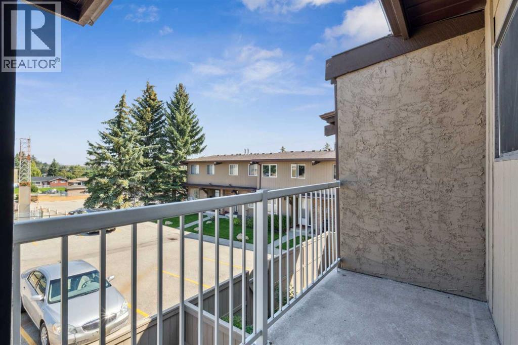 Single Family House for Sale in    Avenue NW Huntington Hills Calgary 