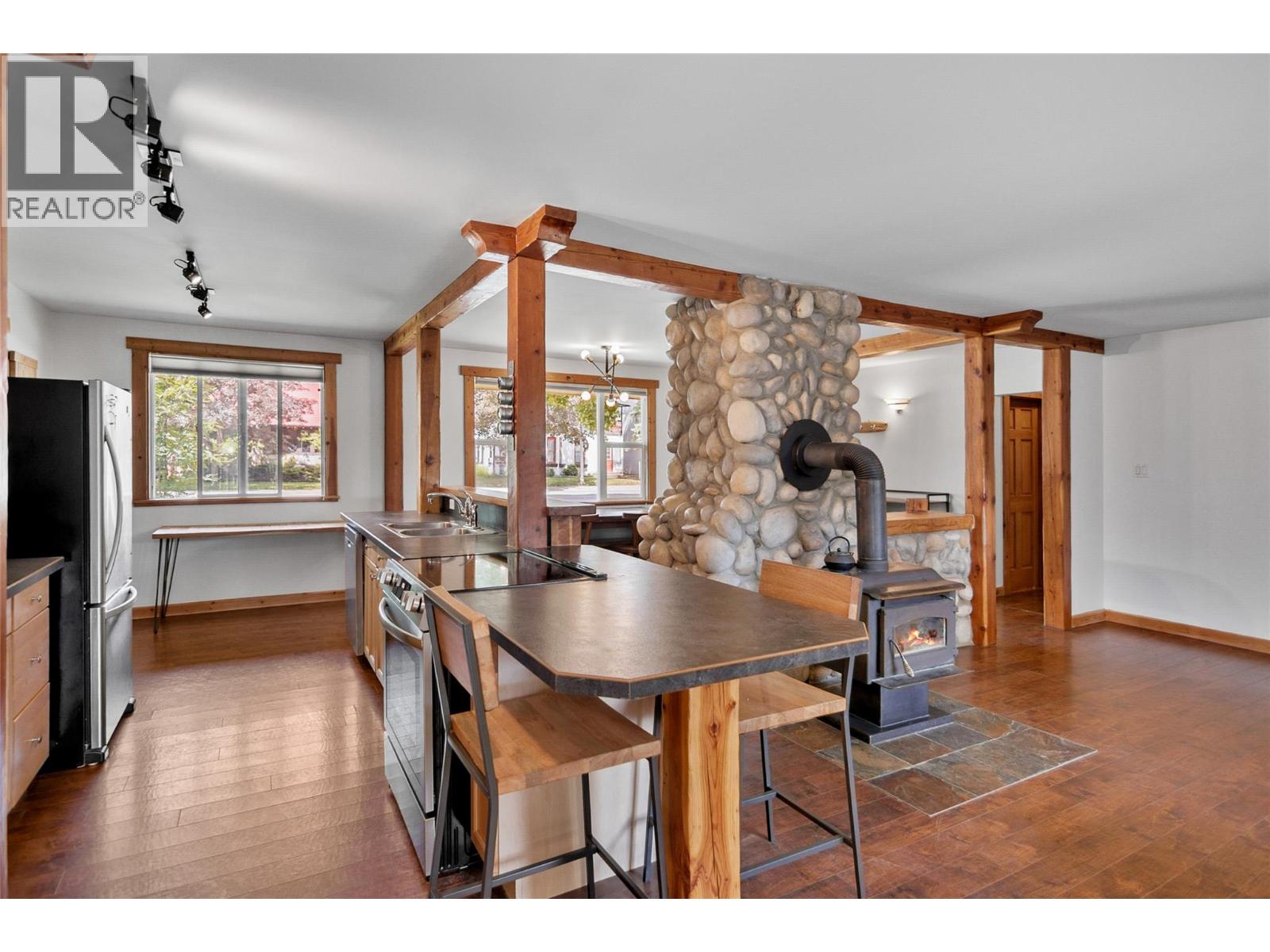 608 Mackenzie Avenue, Revelstoke