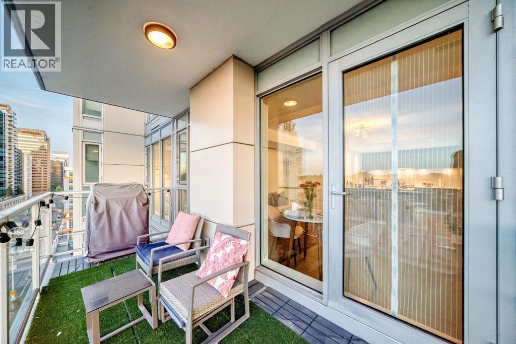 Single Family House for Sale in    Avenue SW Downtown West End Calgary 