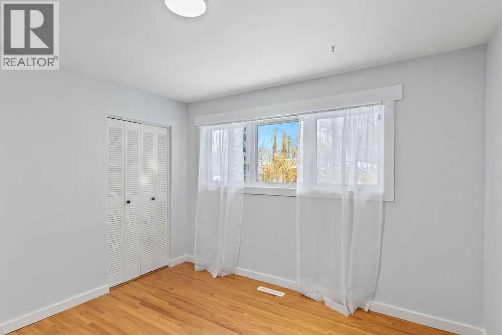 Single Family House 4 Level for Sale in  Lombardy Crescent SW North Glenmore Park Calgary 