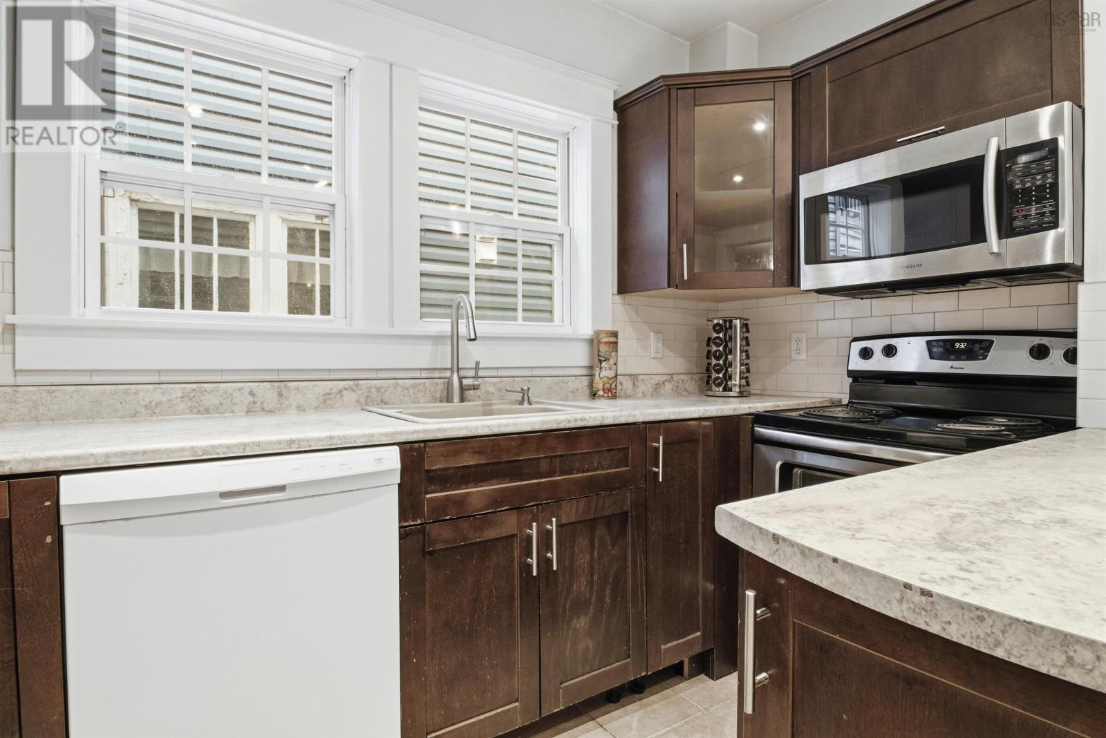 Property 23 of 26 of 6229-6231 Allan Street, 6229 - 6231 Allan Street