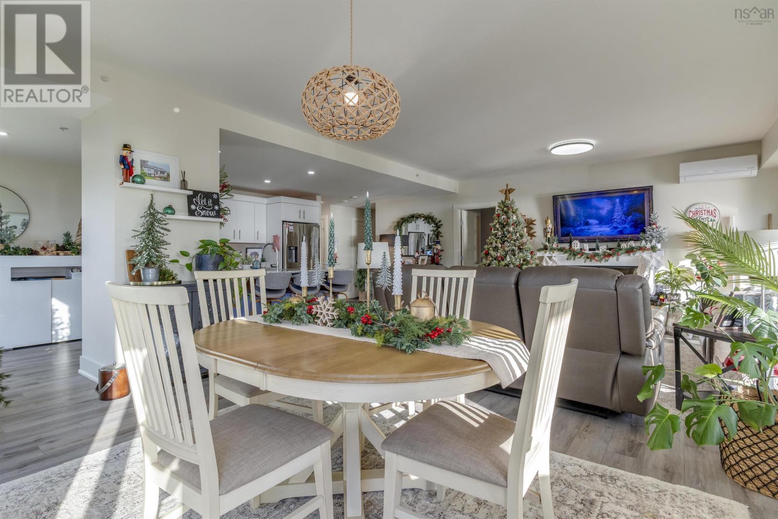 Property 19 of 42 of 305 15 Kings Wharf Place