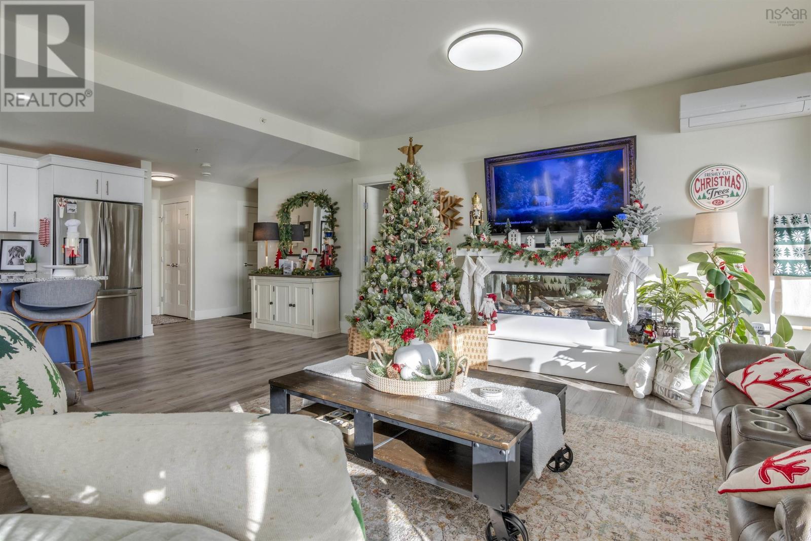 Property 21 of 42 of 305 15 Kings Wharf Place