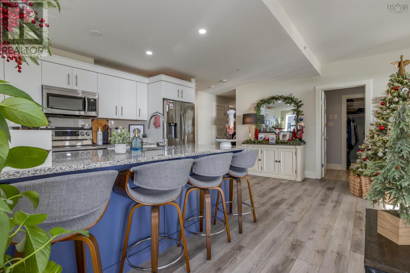 Property 25 of 42 of 305 15 Kings Wharf Place