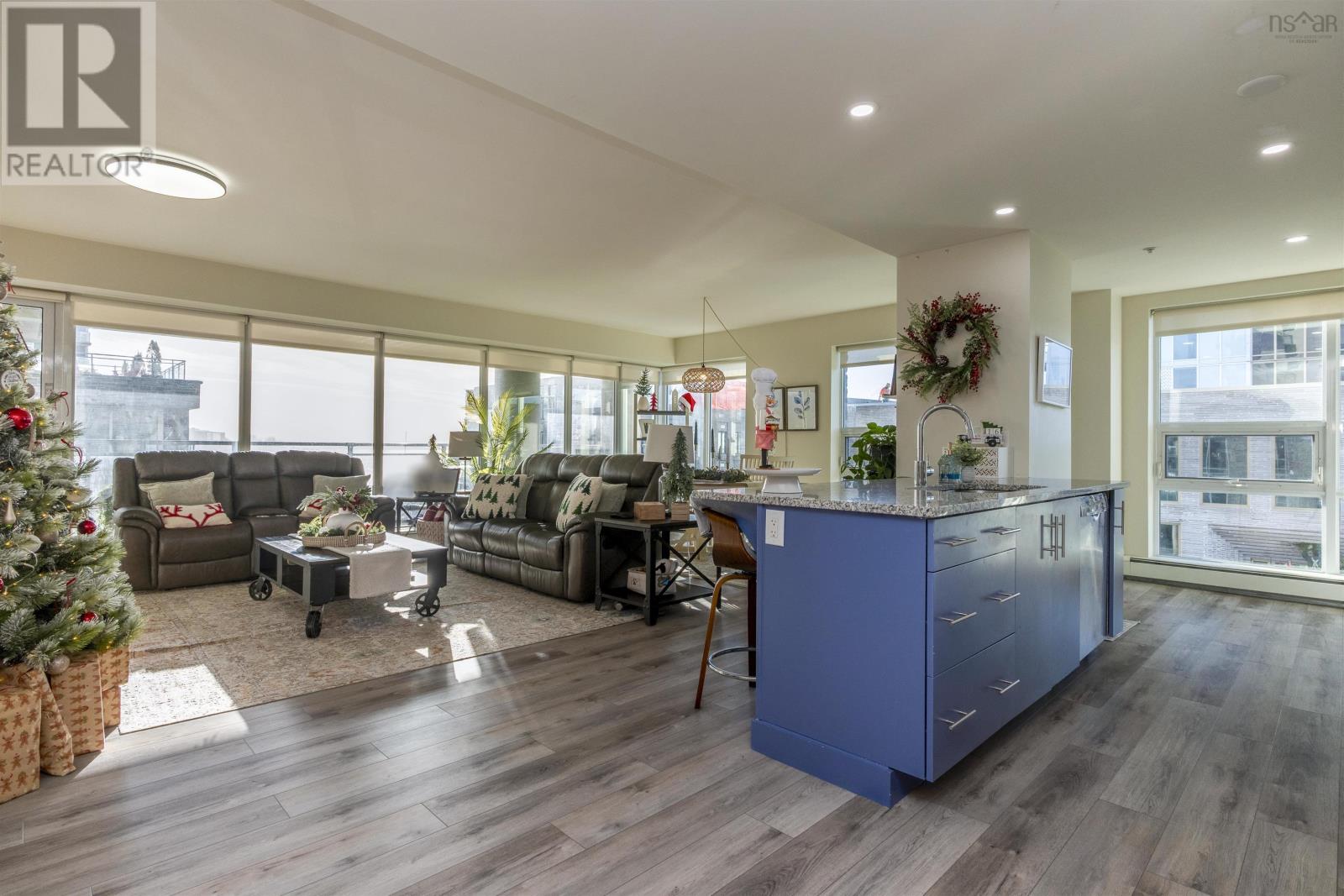 Property 12 of 42 of 305 15 Kings Wharf Place