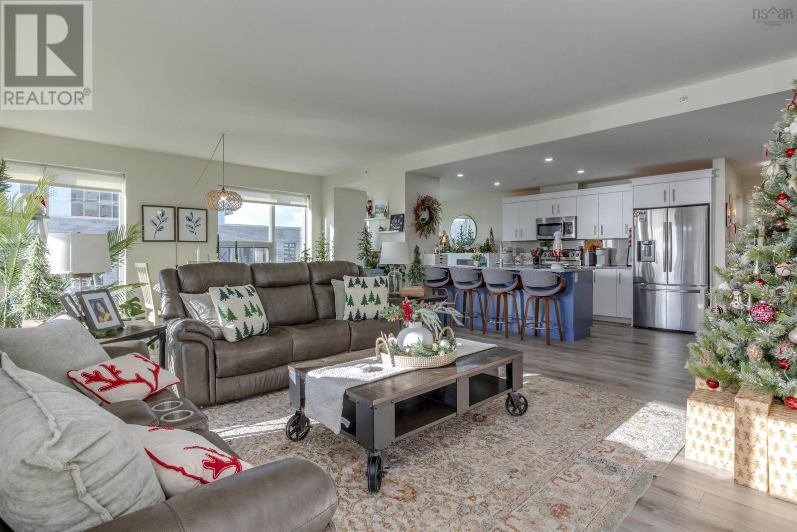 Property 22 of 42 of 305 15 Kings Wharf Place