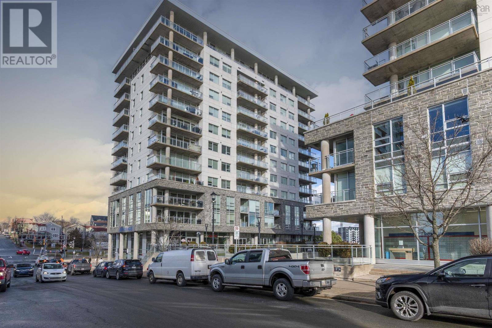 Property 2 of 42 of 305 15 Kings Wharf Place