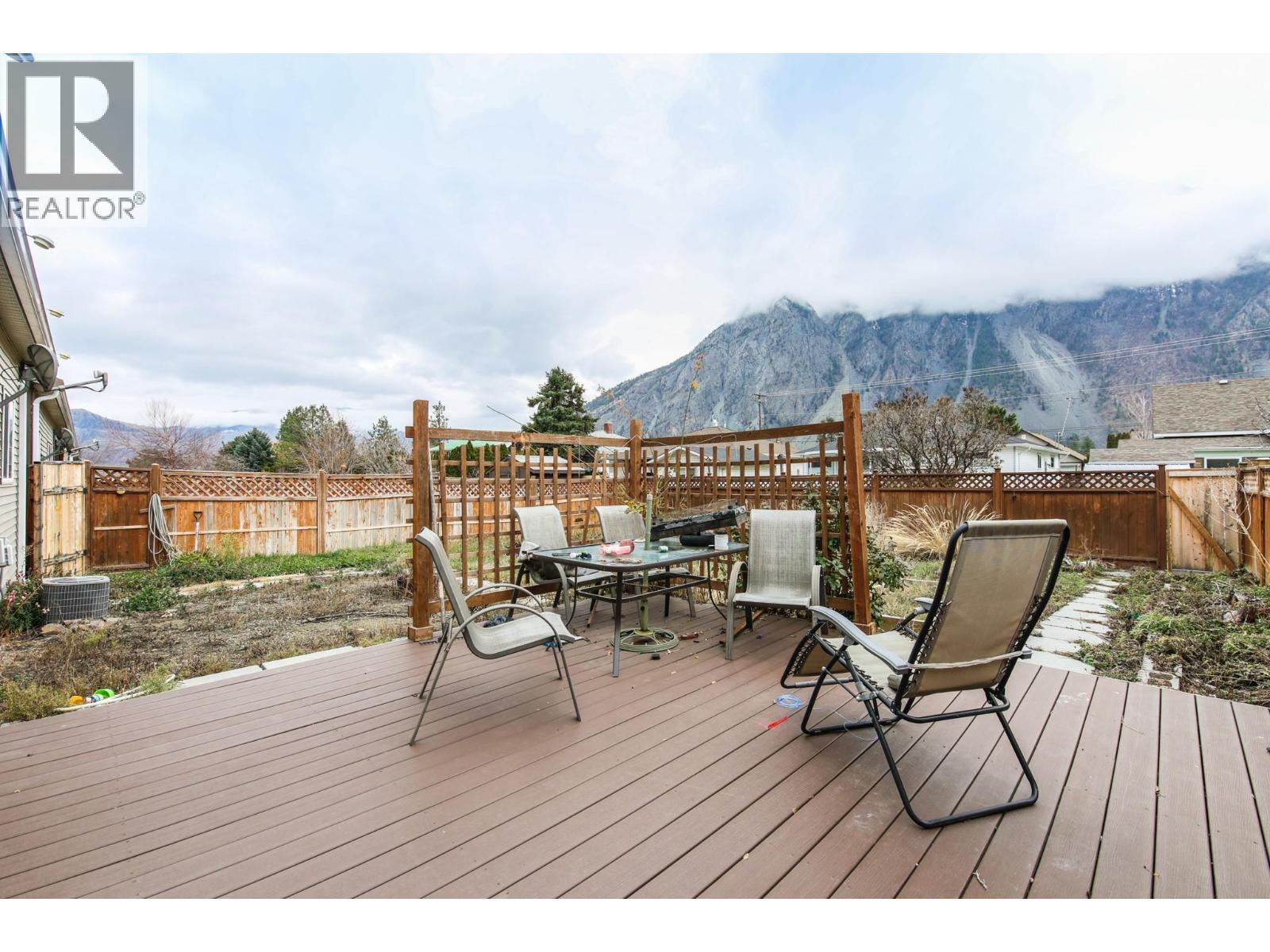 703 9TH Avenue, Keremeos