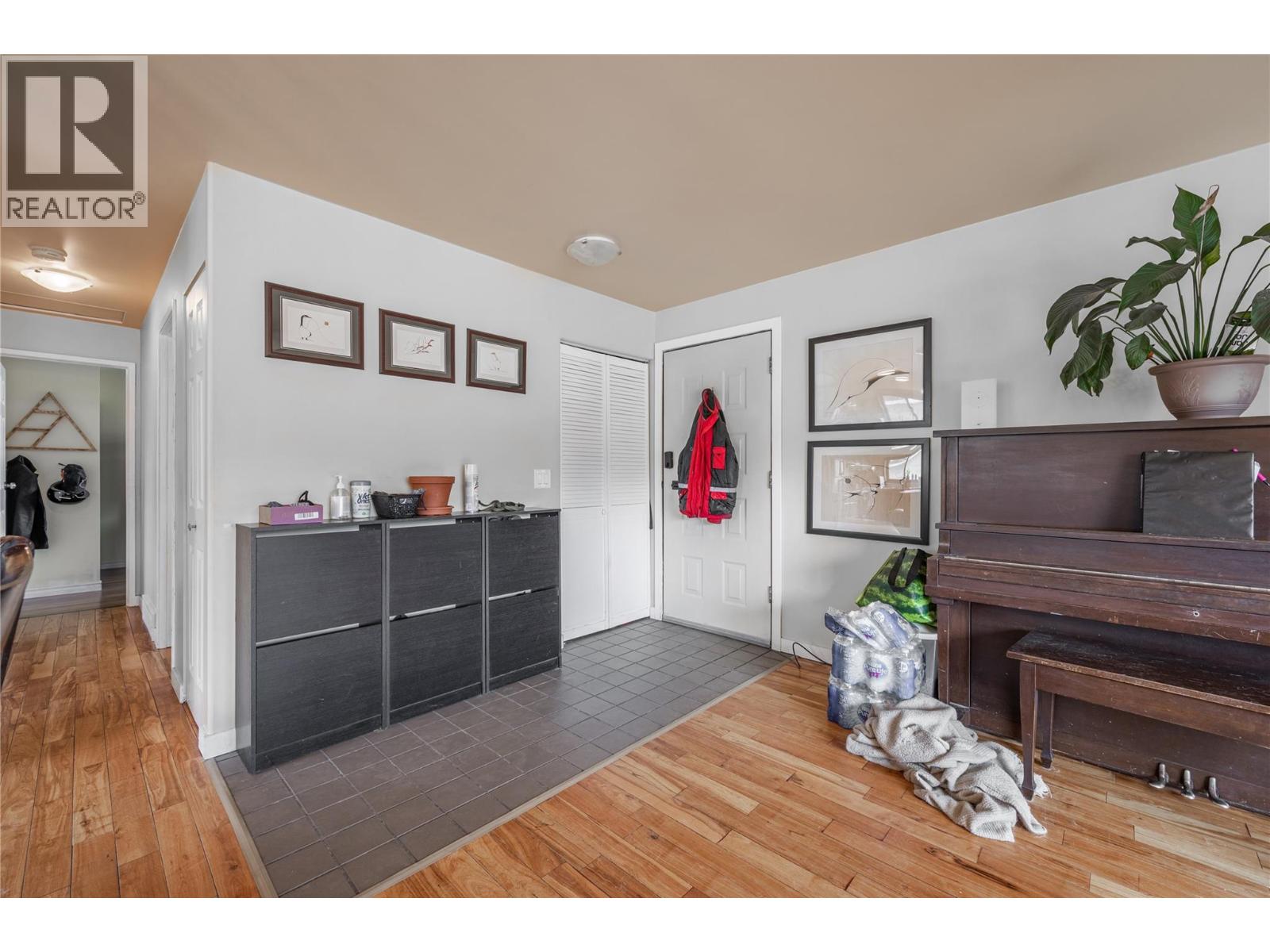 292 JUNIPER Drive, Logan Lake