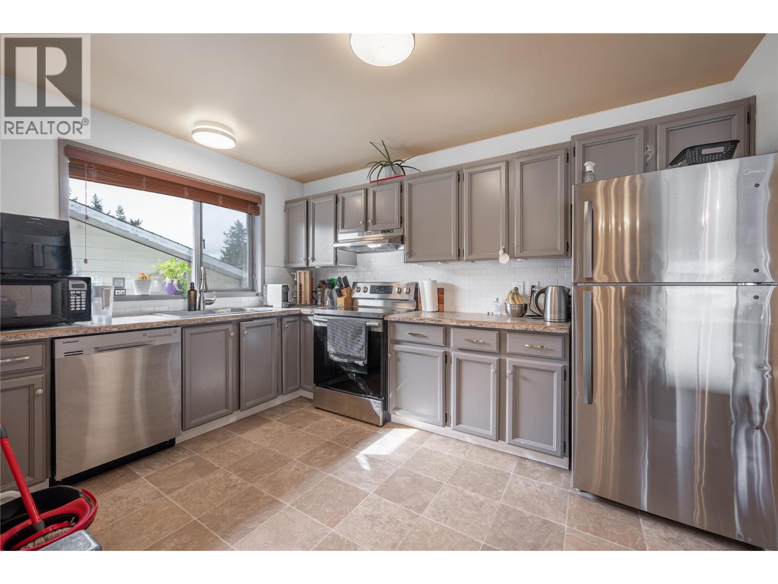 292 JUNIPER Drive, Logan Lake