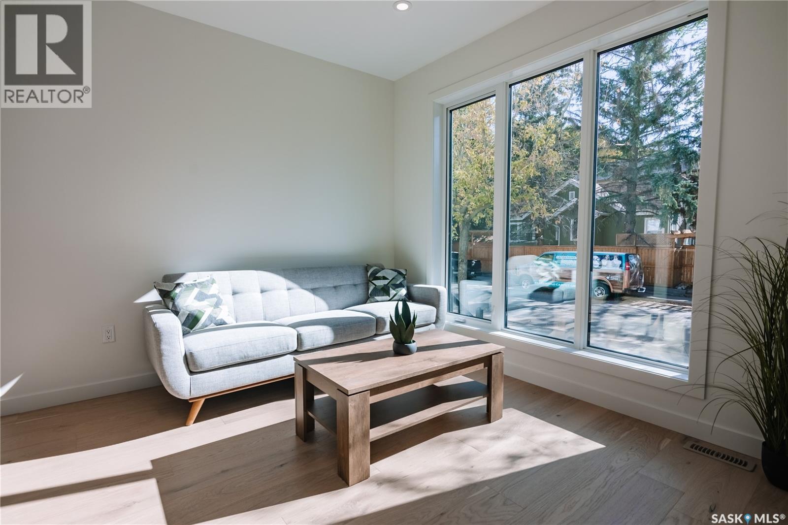 2804 14th AVENUE - Photo 4 of 40, Regina, Saskatchewan