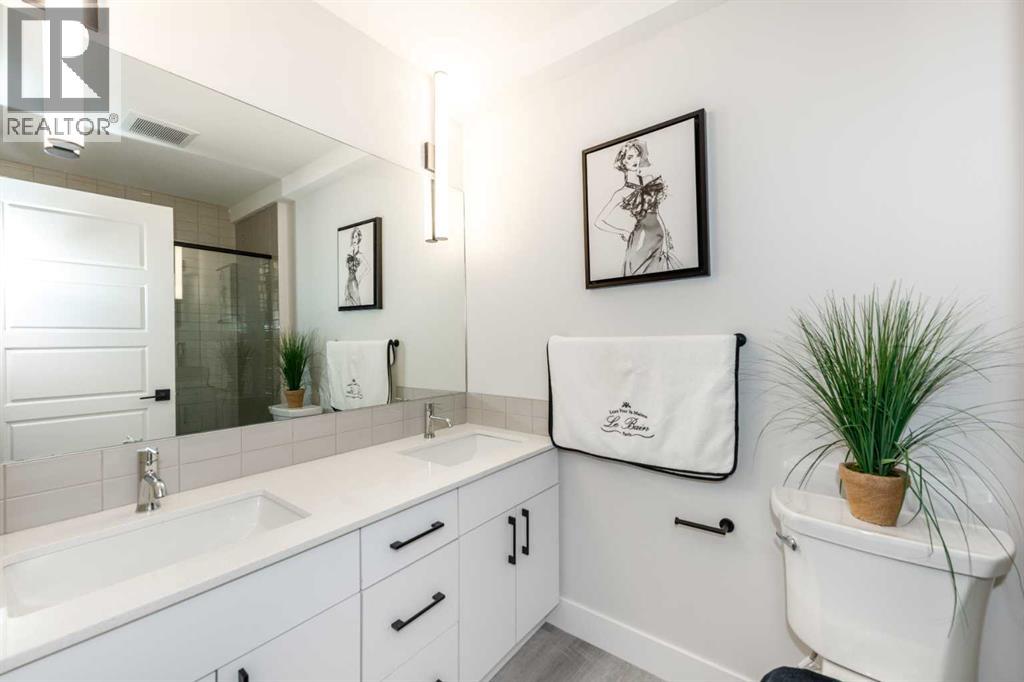 Single Family House for Sale in    Avenue  NW West Hillhurst Calgary 