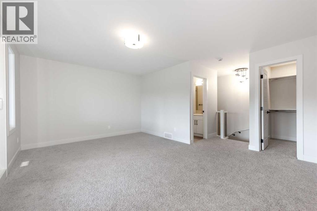 Single Family House for Sale in    Avenue  NW West Hillhurst Calgary 