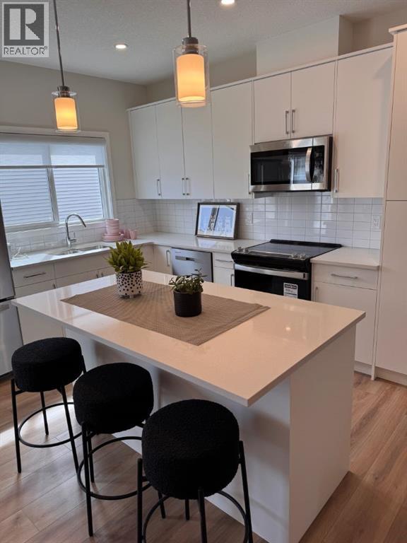 Single Family House for Sale in  Wolf Hollow Road SE Wolf Willow Calgary 