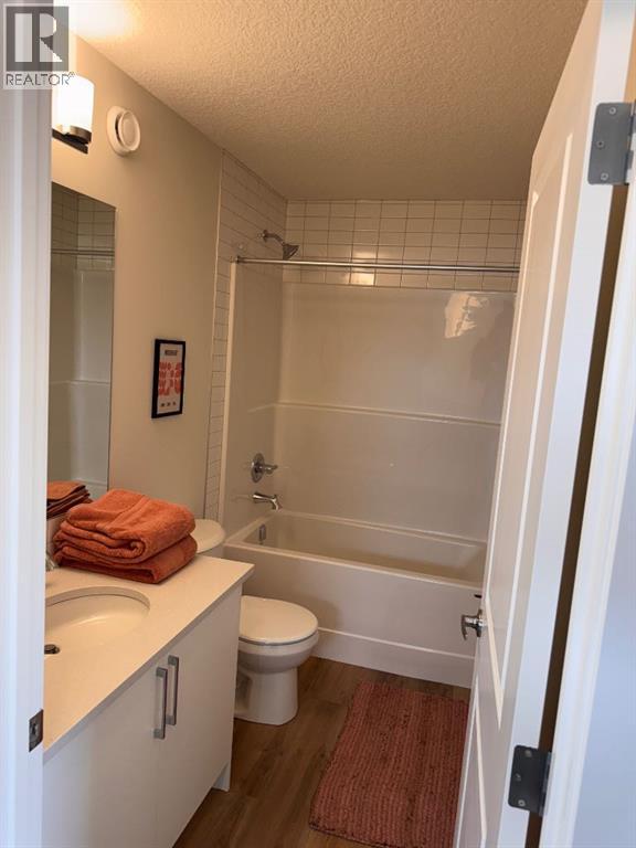 Single Family House for Sale in  Wolf Hollow Road SE Wolf Willow Calgary 