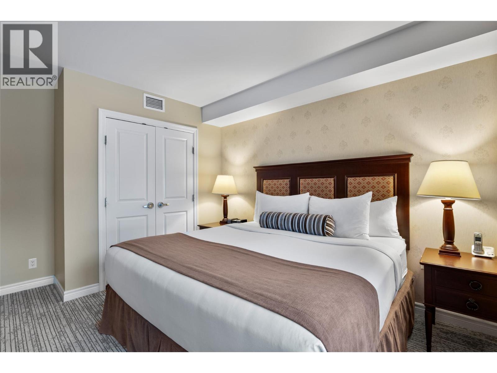 #1316A 3250 Village Way - 12