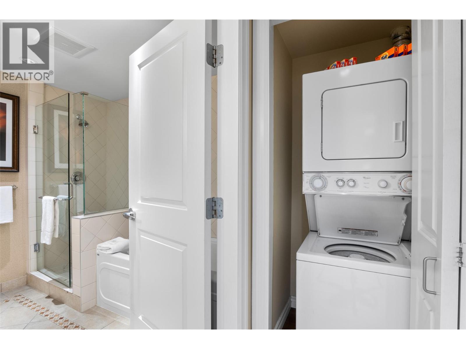 #1316A 3250 Village Way - 16