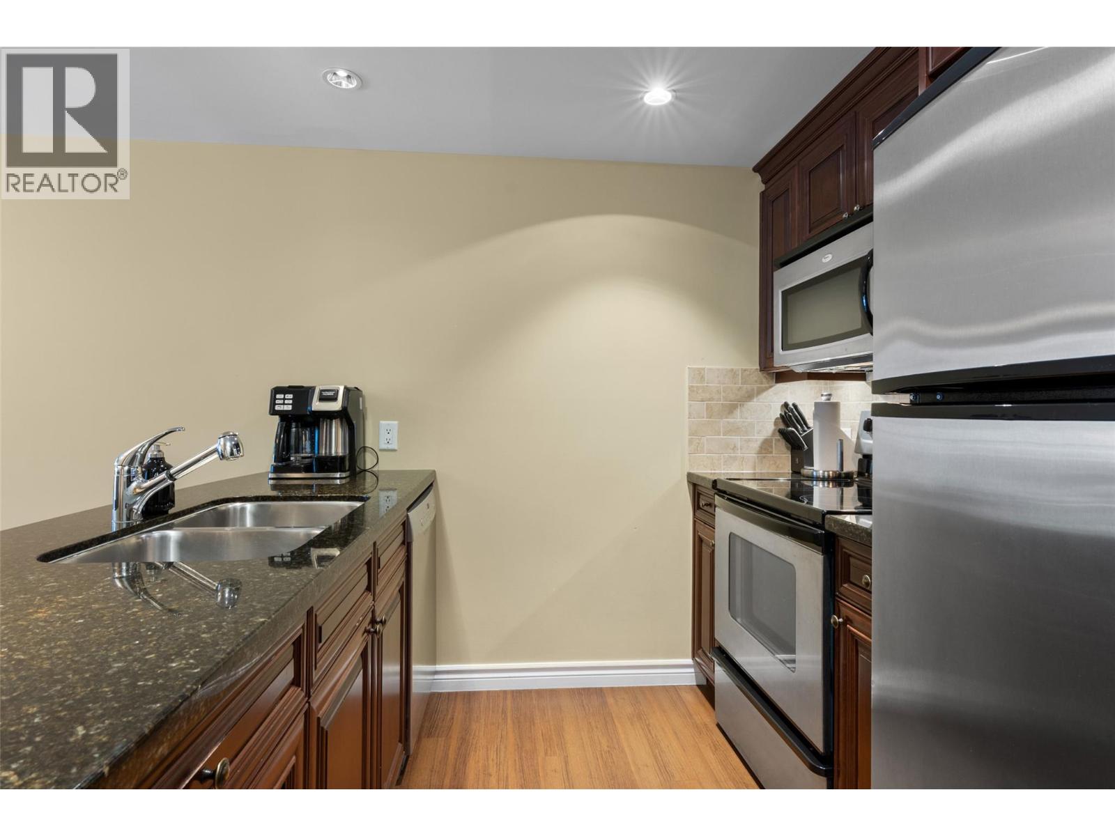 #1316A 3250 Village Way - 8