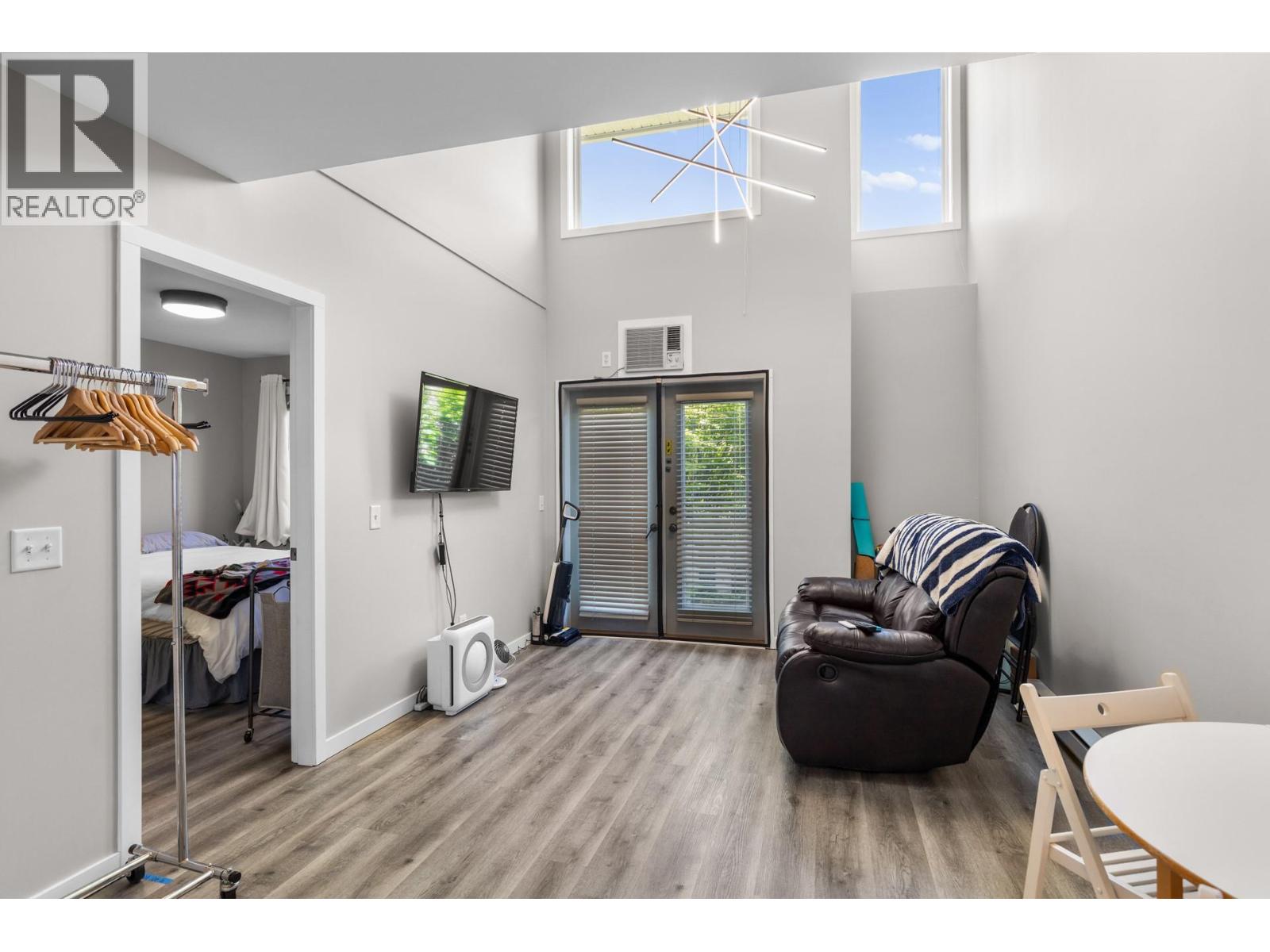 3 700 Elliot Avenue, Kelowna