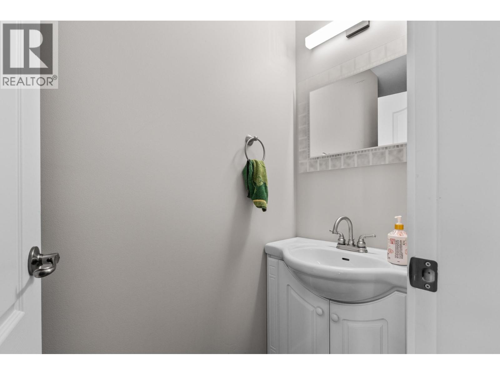 3 700 Elliot Avenue, Kelowna